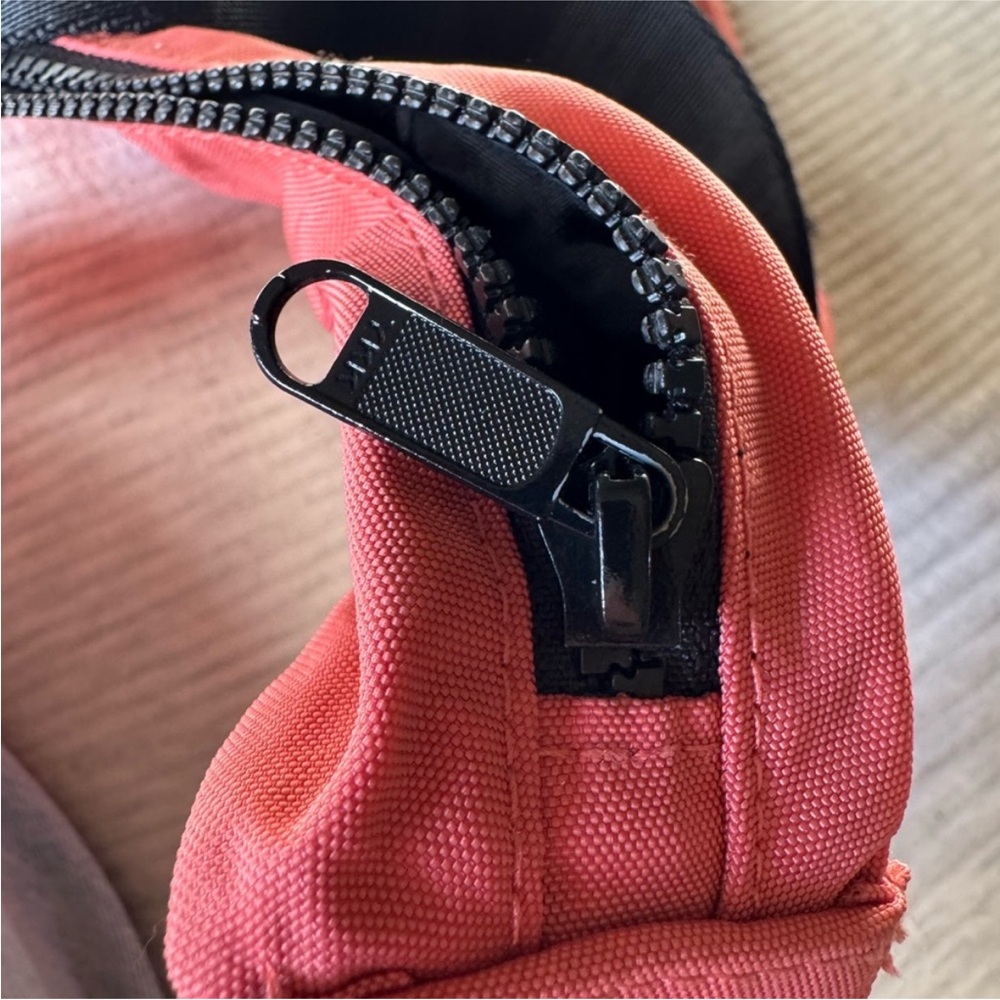 BAGGU Baked Apple Medium Crescent - Picture 6 of 7